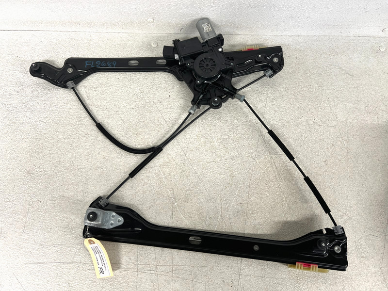 ⭐2017-2023 GMC ACADIA DENALI FRONT RIGHT DOOR WINDOW REGULATOR MOTOR OEM LOT2689