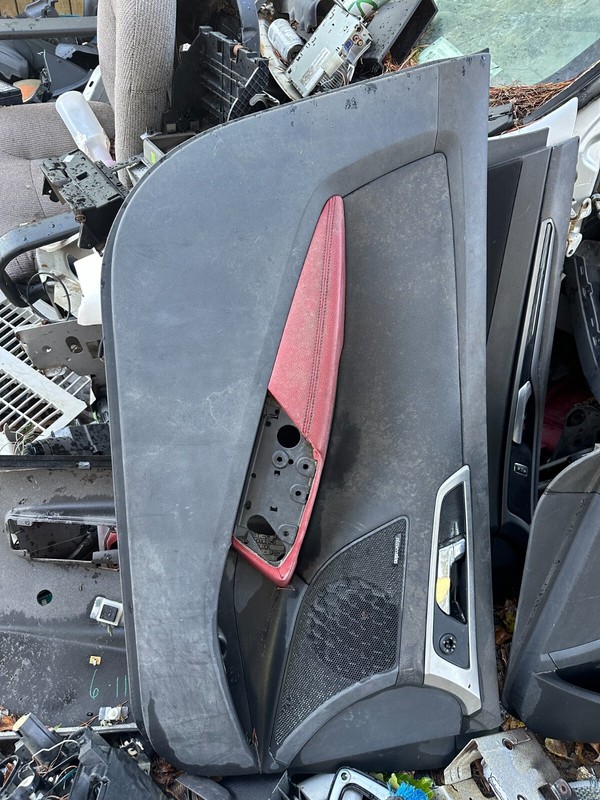 12-17 HYUNDAI VELOSTAR OEM LH RED & BLACK FRONT DOOR PANEL CARD - DRIVER SIDE