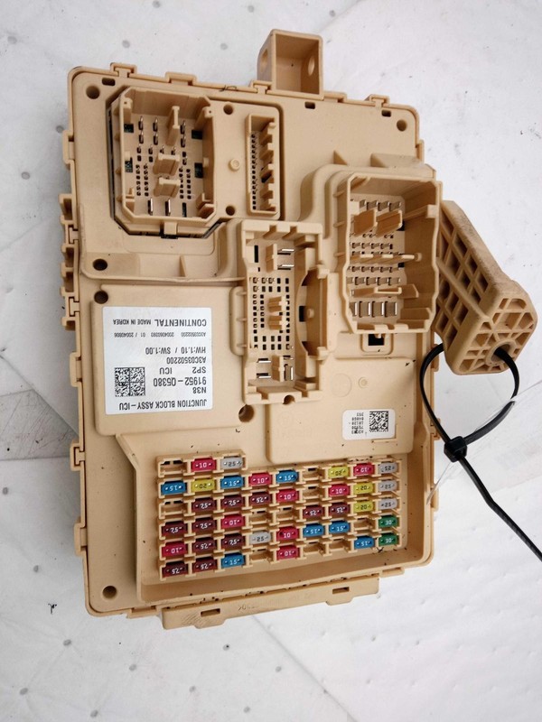 2021 KIA Seltos Fuse Box OEM 2711066 White 61K Miles - Fast Shipping