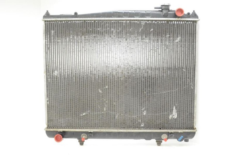 2001-2004 Nissan Pathfinder SE 4WD Radiator Assembly