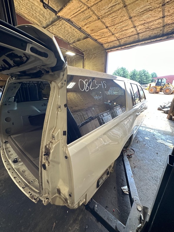 2015-2020 CADILLAC ESCALADE ESV RIGHT PASSENGER SIDE QUARTER PANEL SECTIONAL CUT
