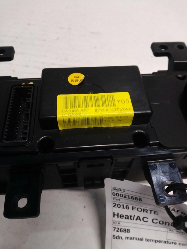 2016 KIA Forte A/C Selector Switch OEM 97250A7050WK Used, 119K Miles