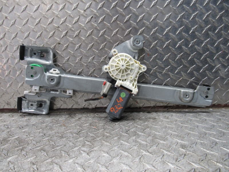 2005-2010 CHRYSLER 300C LEFT DRIVER REAR DOOR WINDOW REGULATOR 994666-101