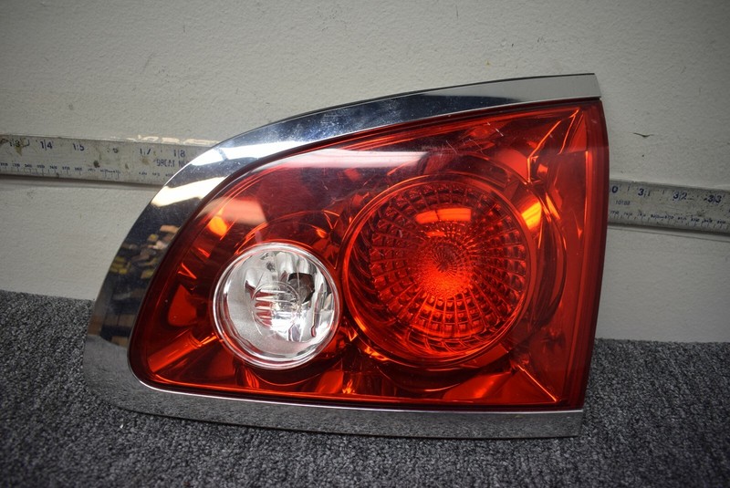 2008-2012 BUICK ENCLAVE INNER RIGHT SIDE TAIL LIGHT FACTORY OEM