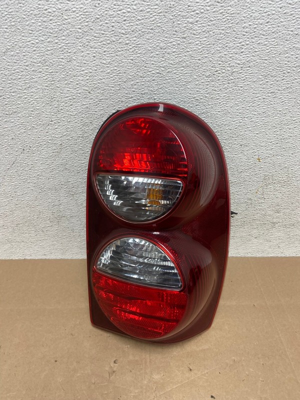 2005 2006 2007 Jeep Liberty Right Passenger Rh Side Tail Light AE5028 LK