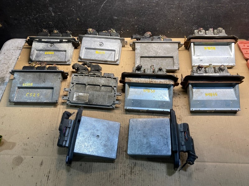 Mix of 10 Ford ECM Engine Computer Module V2405 PS
