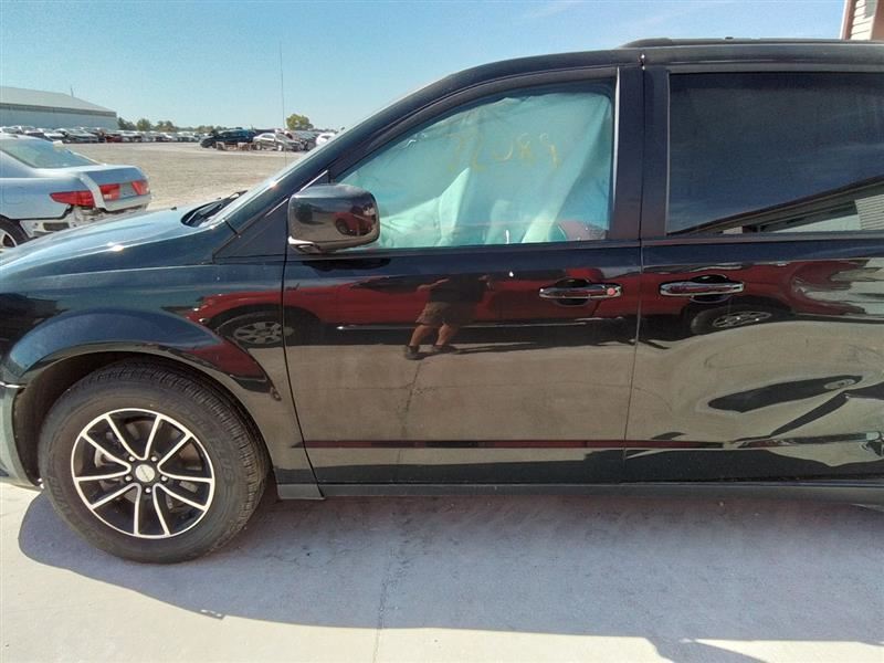 CARAVAN 2019 Front Door 2843427