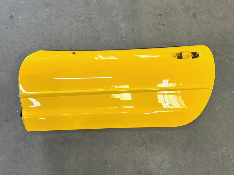 ⭐2001-2004 CHEVY CORVETTE C5 FRONT LEFT EXTERIOR DOOR PANEL YELLOW OEM LOT2494
