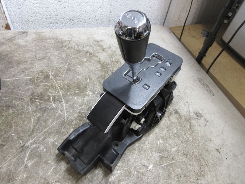 2011-2018 Jeep Wrangler JK OEM Transmission Gear Shifter Selector Assembly