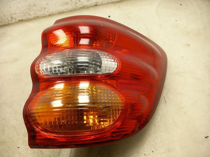 01 02 03 04 TOYOTA SEQUOIA PASSENGER RIGHT TAIL LIGHT QUARTER PANEL MOUNTED