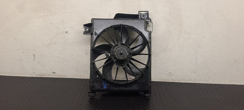 04-06 Dodge Ram 1500 4.7L Radiator Cooling Fan Assembly OEM 05127666AA