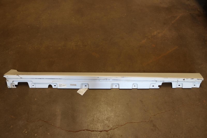 2011-2016 BMW 535I F10 RIGHT PASSENGER ROCKER MOLDING WHITE MINERAL WEISS OEM