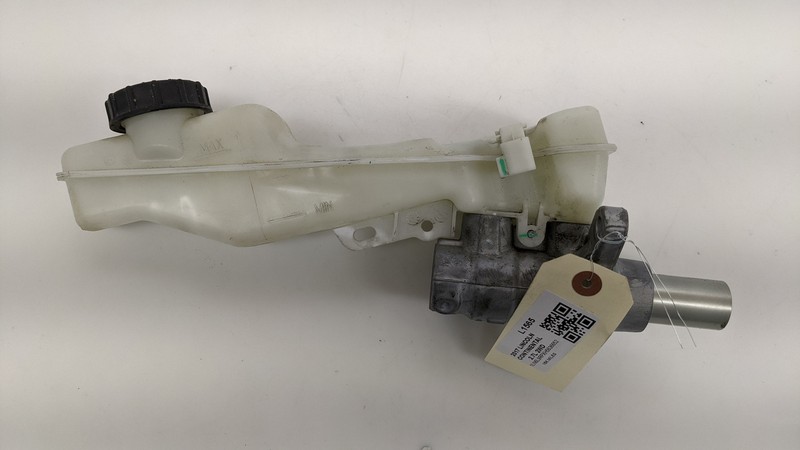 Brake Master Cylinder w Reservoir G3GZ-2140-A 2017 Lincoln Continental 2018-2020