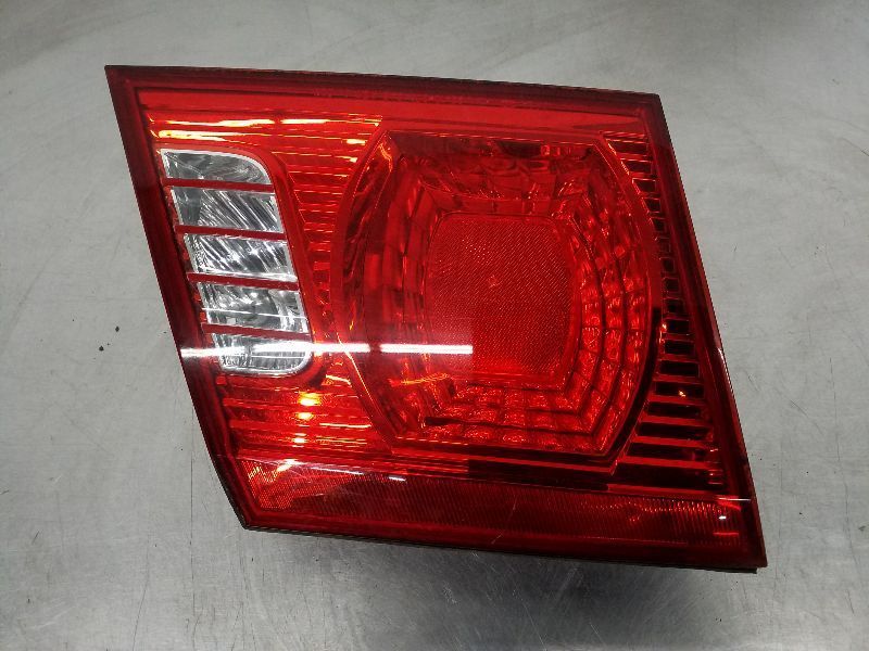 Driver Left Tail Light Lid Mounted Fits 03-06 MAGENTIS 181020