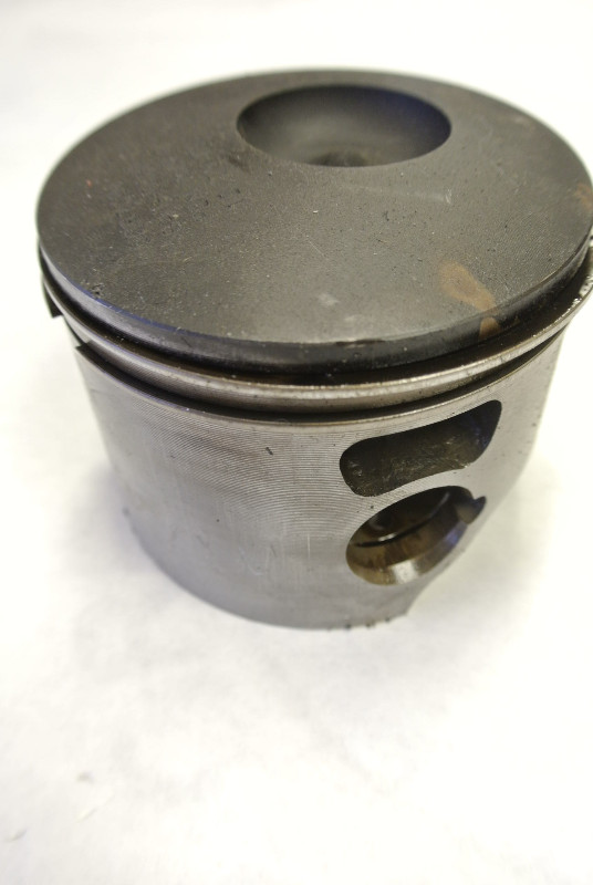 5007697 5008545 Evinrude Johnson 250-300 Hp Outboard Standard Piston Starboard