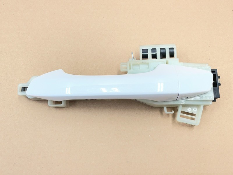 21 22 23 24 Kia K5 Front Left Driver Exterior Door Handle White 1652 OEM