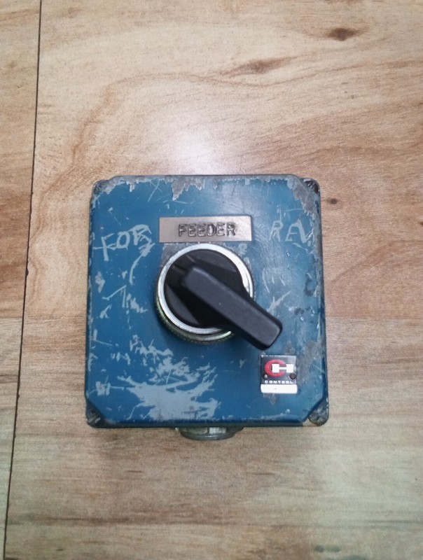 Cutler Hammer 49-2680-1 Enclosure W/ Black N.C N.O 600V Switch