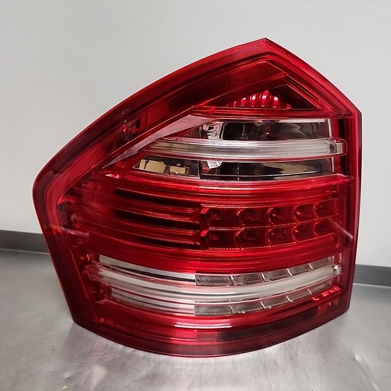 10 11 2012 Mercedes X164 GL450 GL550 REAR TAILLIGHT LEFT SIDE LH A1648203564 OE