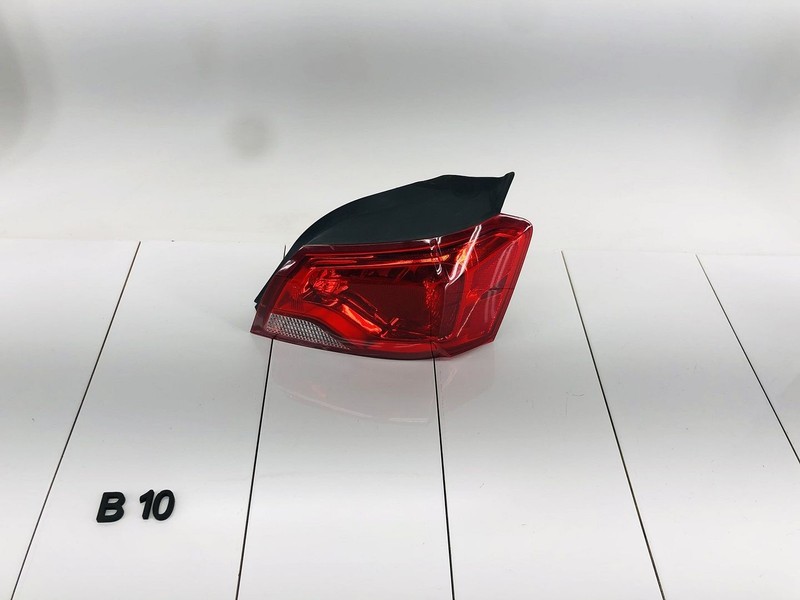 14-20 CHEVROLET IMPALA REAR RIGHT SIDE OUTER TAIL LIGHT BRAKE STOP LAMP OEM