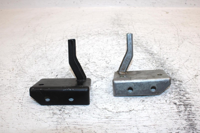 1995 Yamaha Vmax 600 Oem Footrest Bracket Set 8AB-21926-00-00 SY11