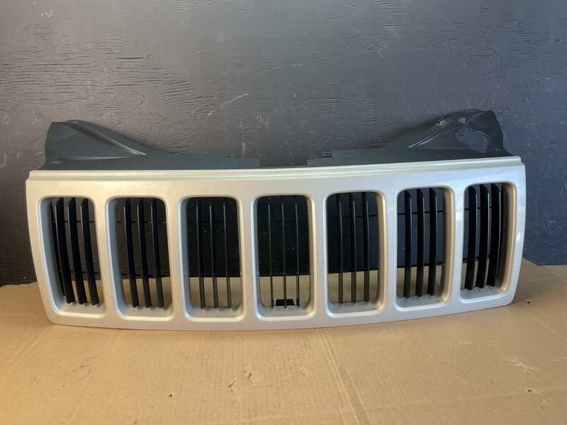 2008 2009 2010 Jeep Grand Cherokee Front Upper Grill Grille OEM AC2165 DG