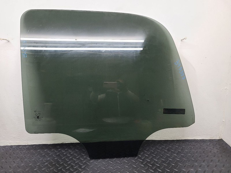 00-06 Chevrolet Tahoe Rear Left Driver Door Glass W/ Privacy Tint OEM 15181073