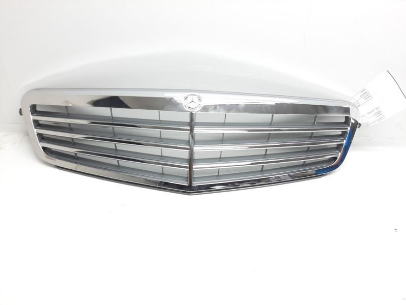 Grille 204 Type C300 Upper Fits 08-11 MERCEDES C-CLASS 58268