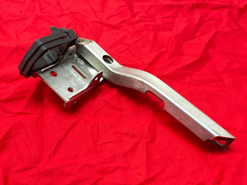 BMW F02 F06 F10 F12 F13 M5 M6 Front Right Radiator Support Adapter Mount OEM✅