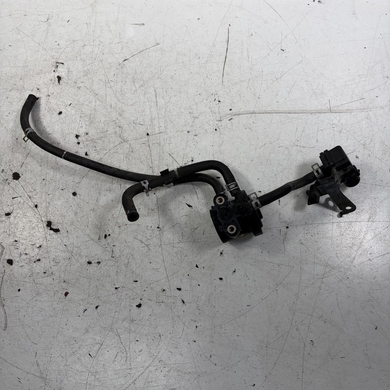 96-97 Honda Accord Vent Pressure Sensor & Two-way Valve Assembly OEM