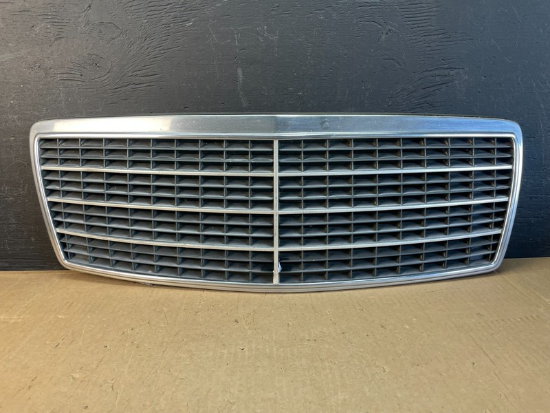 1994 to 1999 Mercedes-Benz W140 S600 S500 S320 Front Upper Grille OEM AD5729 DG