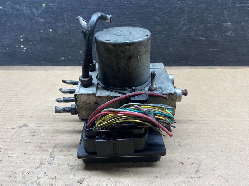 2012 GMC YukonABS Anti Lock Brake Pump OEM Q1421 DG