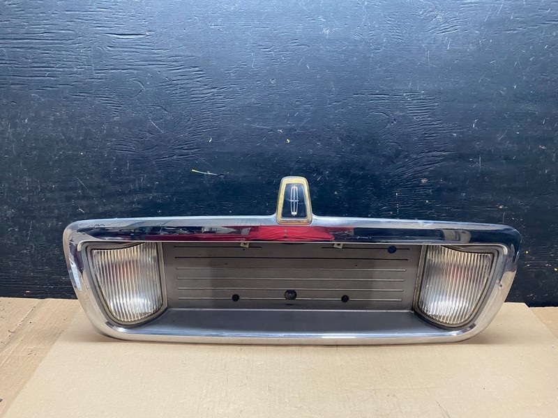 2003 to 2011 Lincoln Town Car Rear License Plate Trim Panel OEM U7440 DG