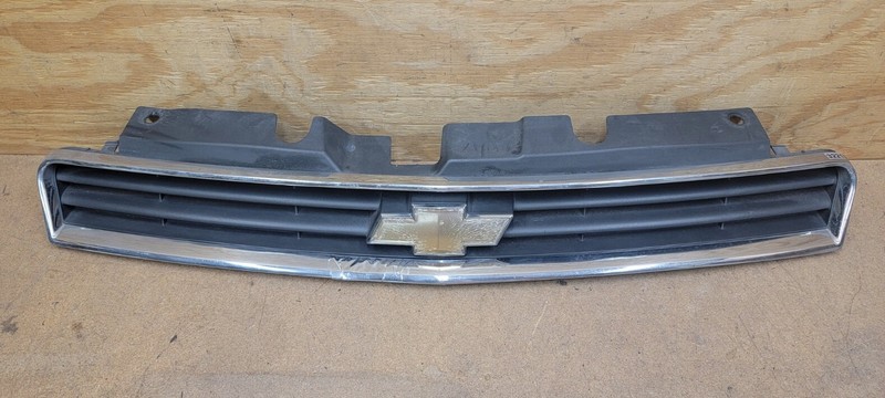 2006-2011 Chevrolet Impala Monte Carlo Front Bumper Upper Grille w/ Emblem OEM