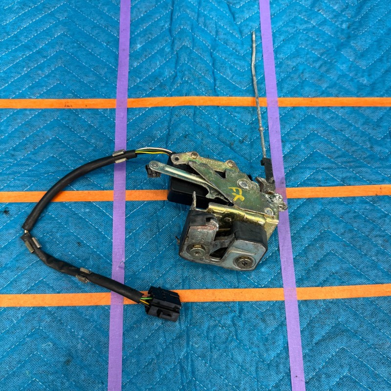 1987–1991 Volvo 780 Bertone Right Passenger Door Latch Lock Actuator OEM 3526066