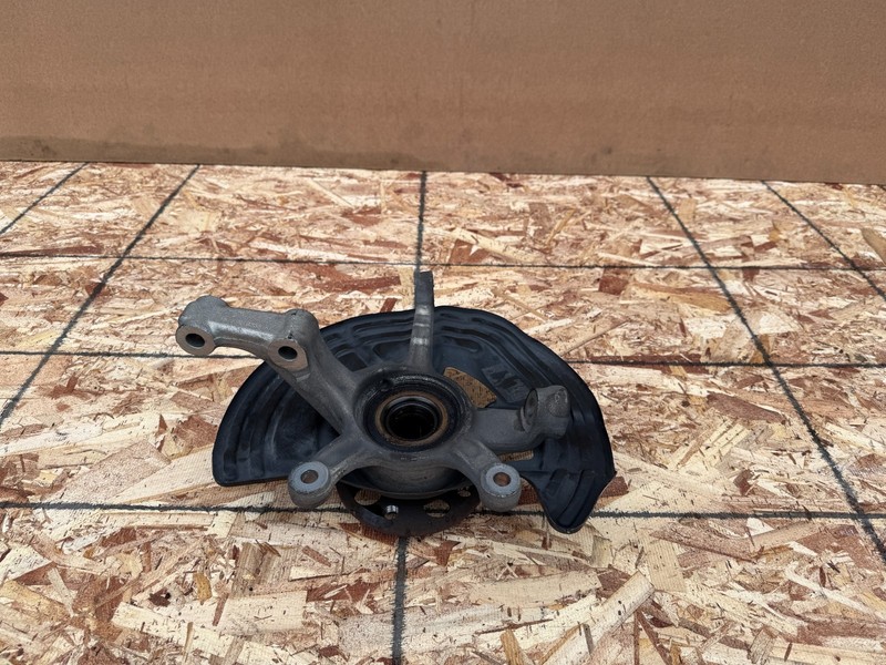 INFINITI QX30 2017-2019 OEM FRONT RIGHT PASSENGER SPINDLE KNUCKLE HUB 2.0L
