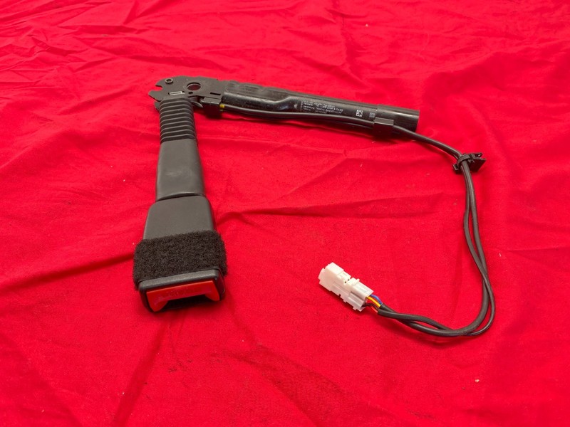 BMW F22 F30 F32 F36 F80 F82 Front Right Passenger Seatbelt Tensioner Buckle OEM✅
