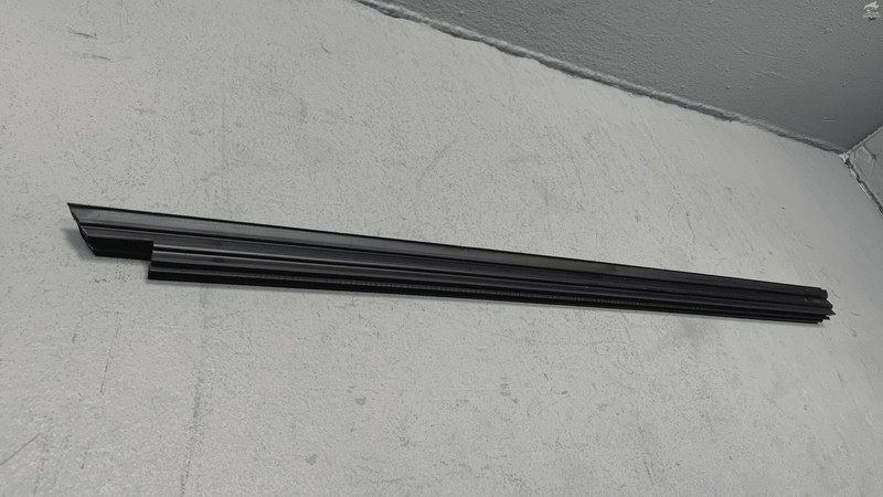 2018-2019 TOYOTA CAMRY FRONT DRIVER SIDE DOOR WINDOW INNER WEATHERSTRIP SEAL OEM
