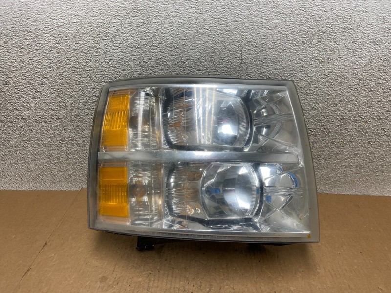 2007 to 2014 Chevrolet Silverado Right Passenger RH Side Headlight Oem Z7792 DW