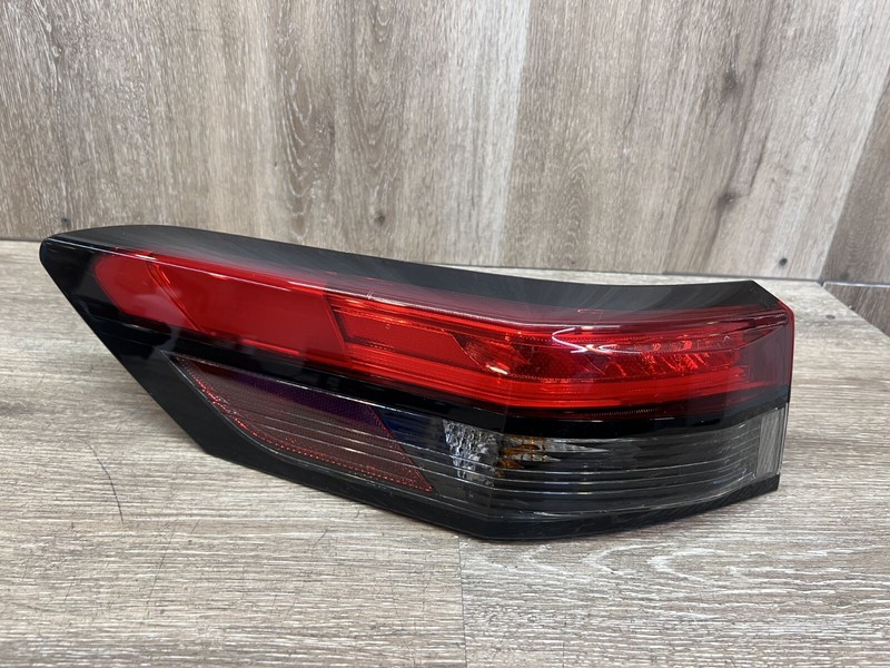 2022-2024 NISSAN PATHFINDER LEFT SIDE TAIL LIGHT