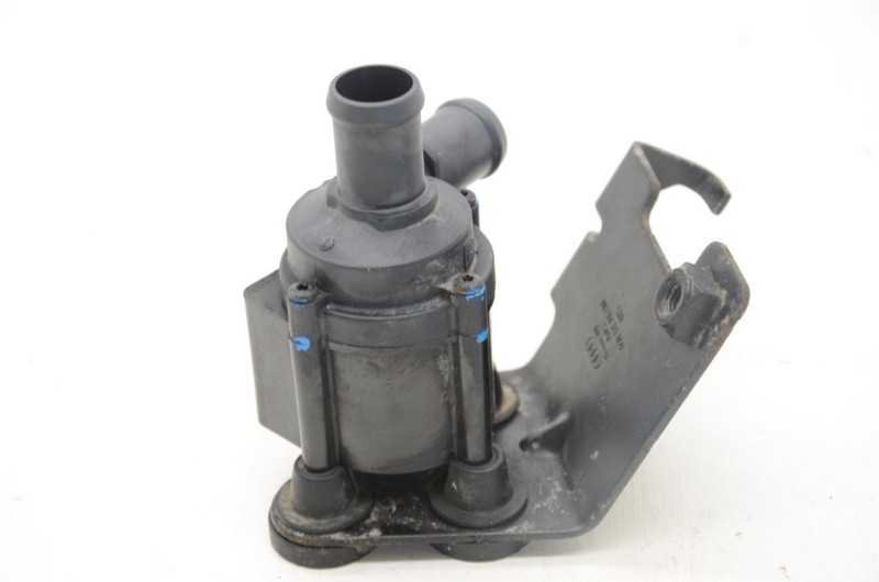 17-18 Audi A6 2.0L Driver Left Side Auxiliary Water Pump 06H121601P