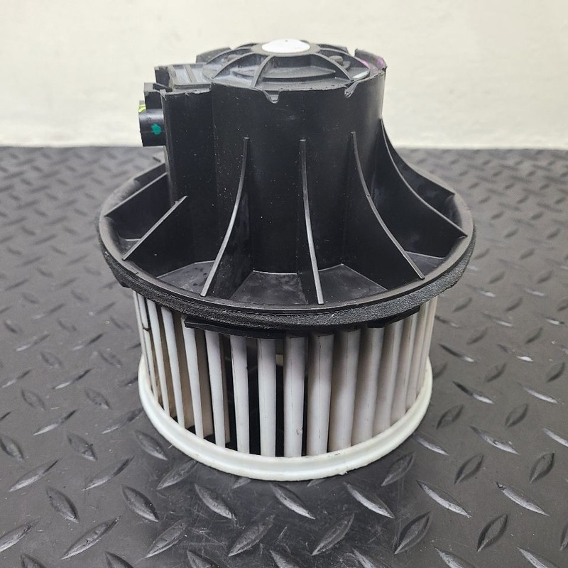 (2003-2014) Chevy Silverado Tahoe Suburban Front HVAC Blower Motor OEM 22741027