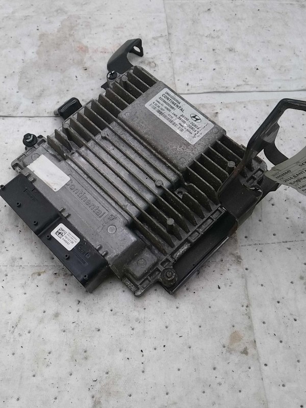 Used Engine Control Module (ECM) fits: 2016 Hyundai Santa fe Electronic Control