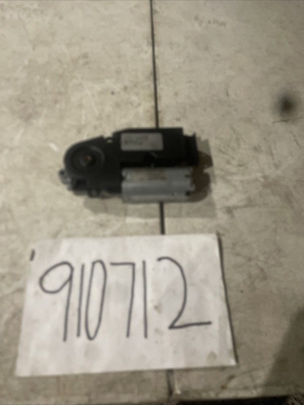 2004-2007 Cadillac SRX LEFT SUNROOF MOTOR