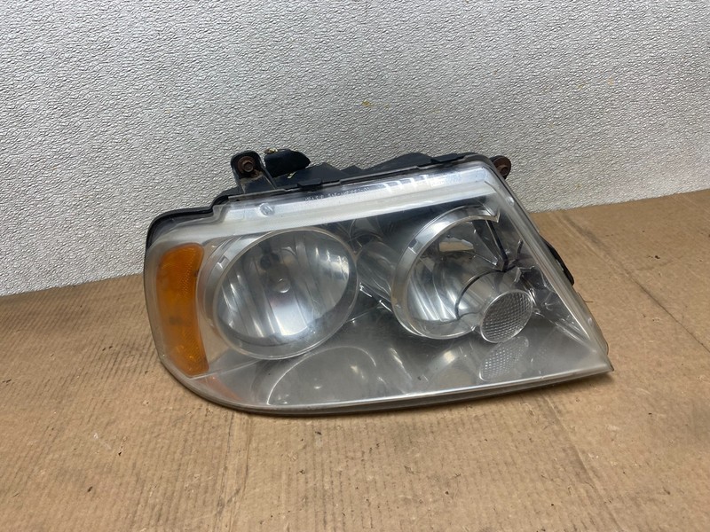 2003 - 2006 Lincoln Navigator Right Passenger RH Side Headlight Xenon AA6243 DW