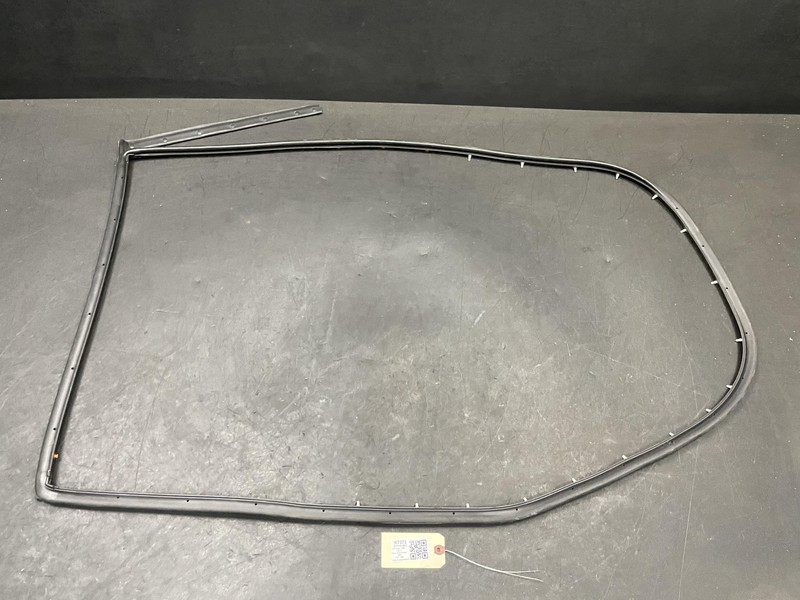 Rear Left Door Weatherstrip 2018 Kia Soul 83130-B2000 2014 2015 2016 2017 2019