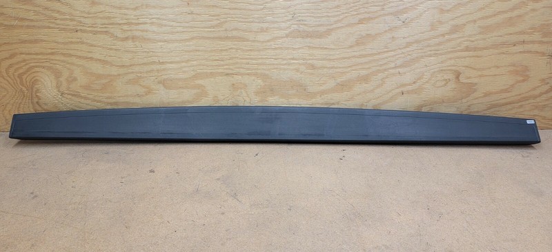 2014-2018 CHEVROLET SILVERADO REAR TAILGATE TOP PROTECTOR MOLDING CAP PANEL OEM*