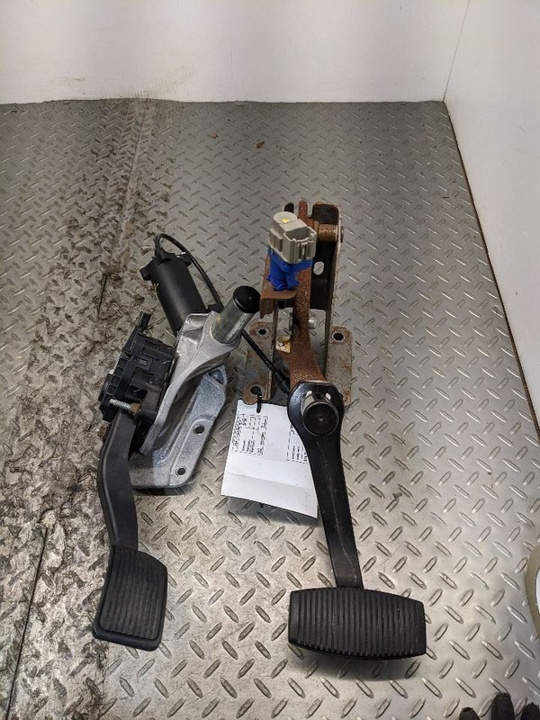 2012 Ford F350 F250 F450 Adjustable Accelerator Brake Pedal Assemblies 6.1184638
