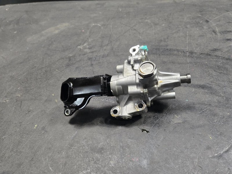 Engine Oil Pump 2021 Toyota RAV4 15100-F0011 2019 2020 2022 2023 2024 2025