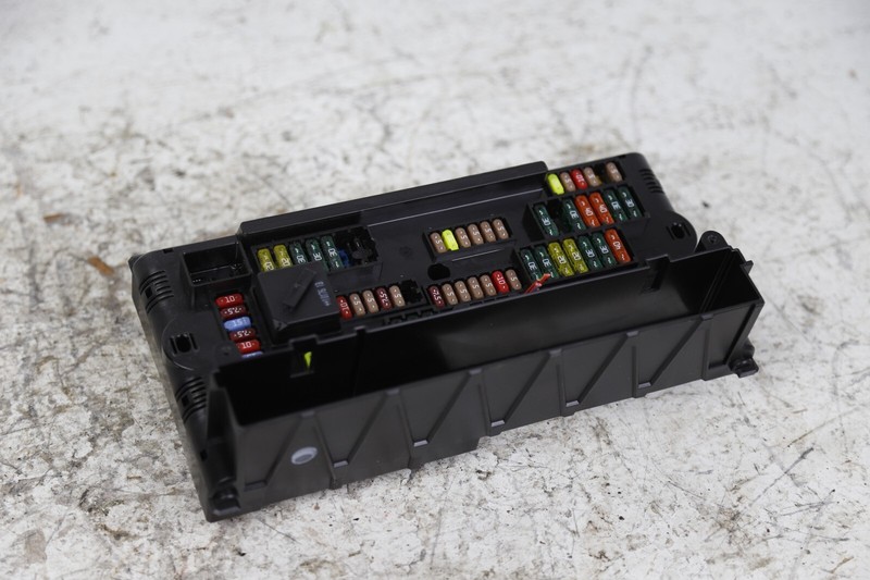 09-16 BMW F01 F02 F07 F10 5 7 SERIES FRONT POWER DISTRIBUTION FUSE BOX OEM
