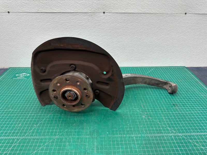 06-11 Mercedes ML350 W164 - FRONT LEFT DRIVER SIDE SPINDLE KNUCKLE WHEEL HUB OEM